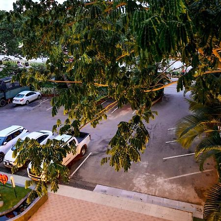 Maya'S Kings Kourt Mysore Exterior foto