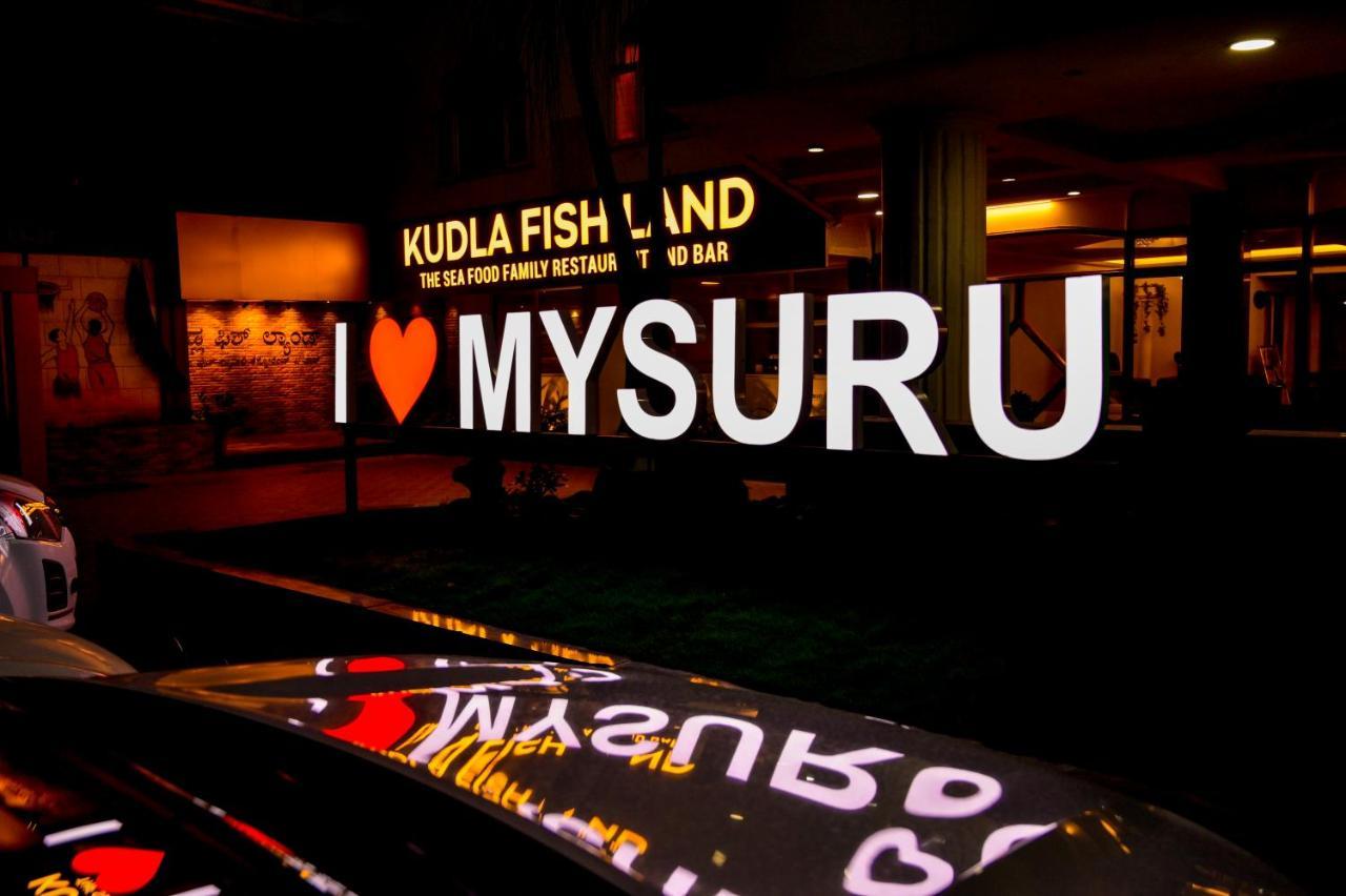 Maya'S Kings Kourt Mysore Exterior foto